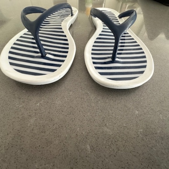 French Connection Sz 7 Jelly Navy & White Flip Flops-Worn only a few tim… - Picture 2 of 6